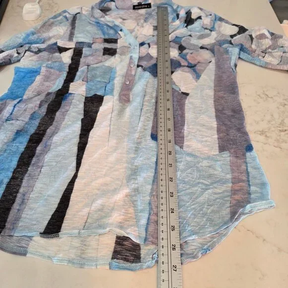 David Cline Top Large Crinkle 1/4 Snap Front Abstract Print Crushed Blue Gray - Picture 6 of 7